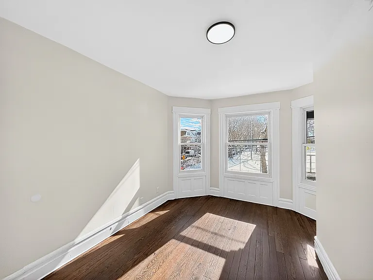 345 Walnut St #3R — Photo 6