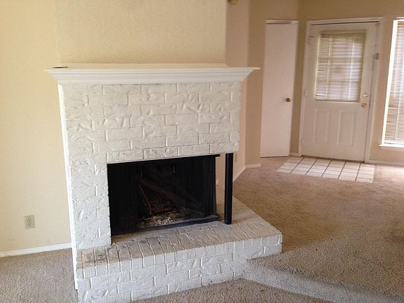 Corner fireplace