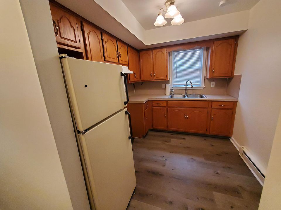 2nd image of 504 Race St #2