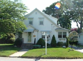 14 Boxwood Ave, Cranston, RI 02910