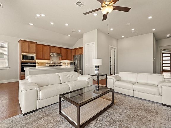 5th image of 20409 Dustin Ln