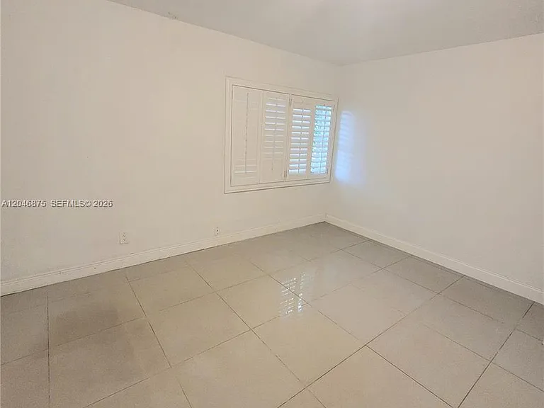 1132 Moffett St — Photo 4
