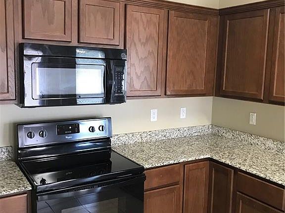 4th image of 616 Antonio Ln