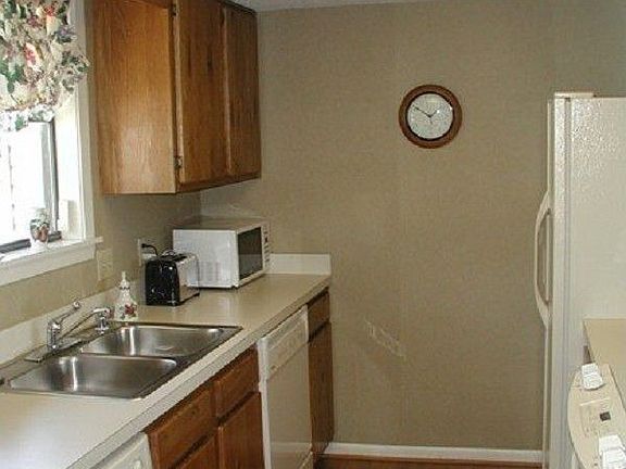 2nd image of 120 Catalina Cir