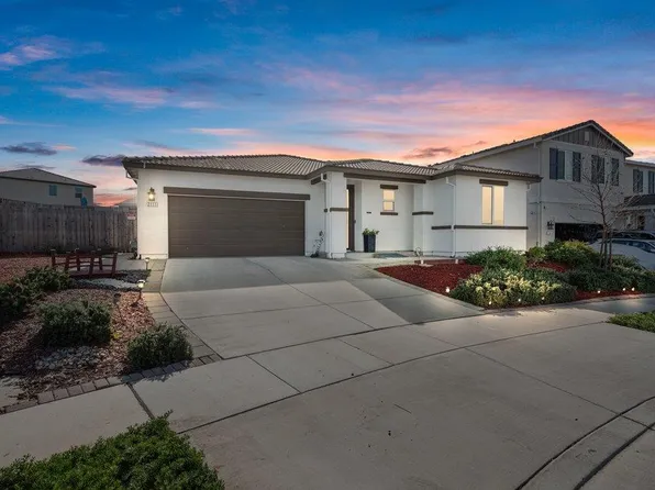 2111 Rosewood Dr, Hollister, CA 95023