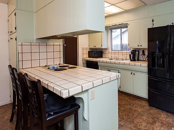 3rd image of 1488 Mezenen Pl