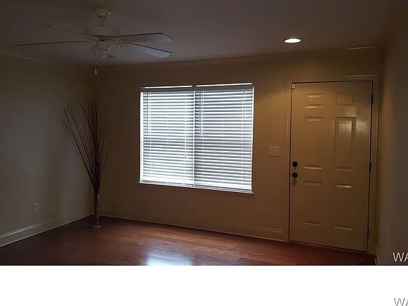 4th image of 210 15th St E APT 21