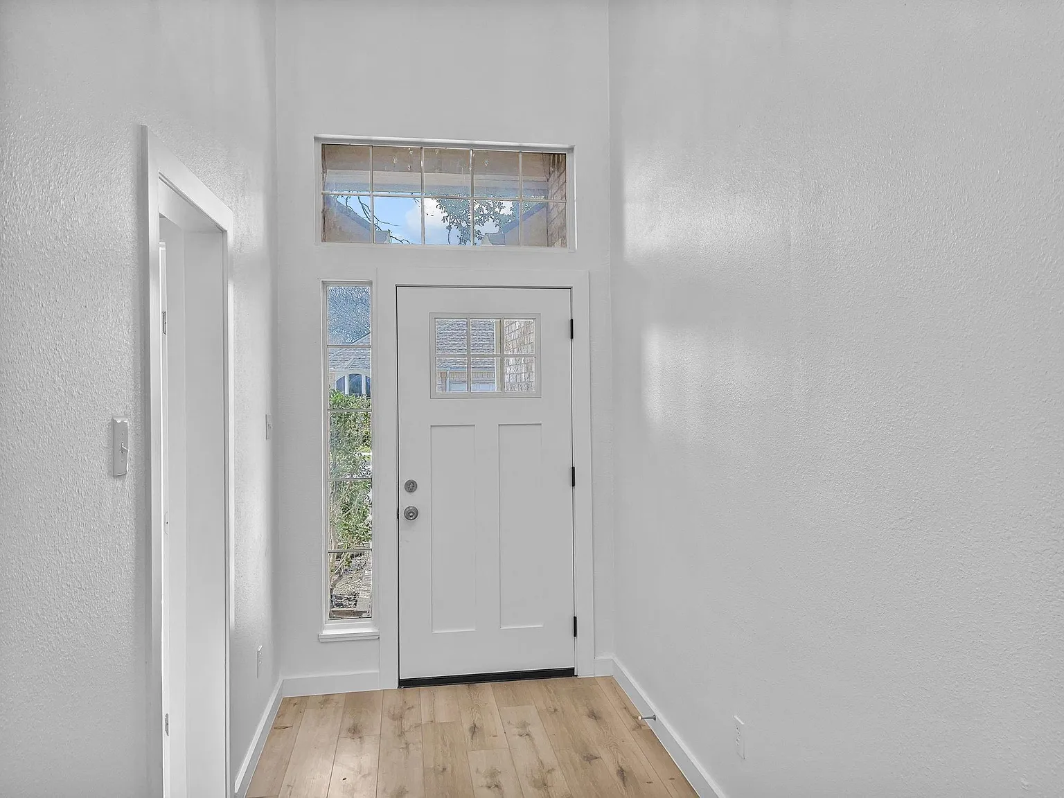 5 bed, 2719 sqft, $3,580 — Photo 3