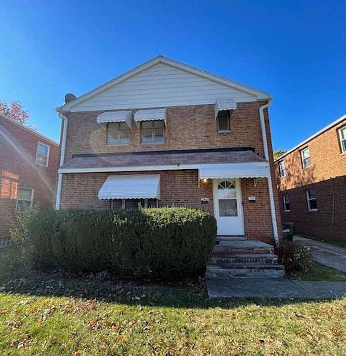 1st image of 420 E 222nd St #1