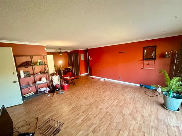 502 Oak St APT 8, Brockton, MA 02301