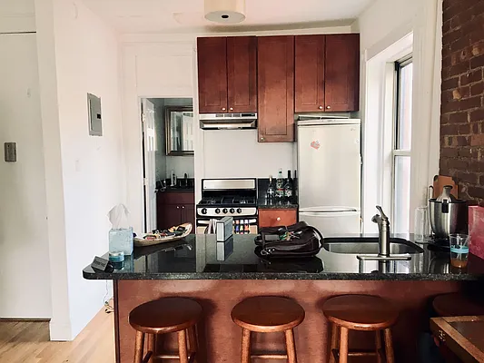 Rented by LJ Sloane Management | media 27