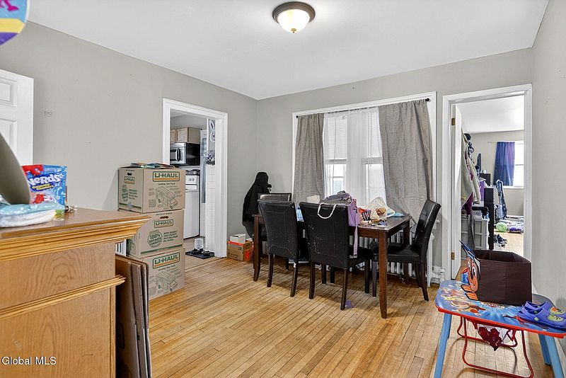 4th image of 304 2nd Avenue