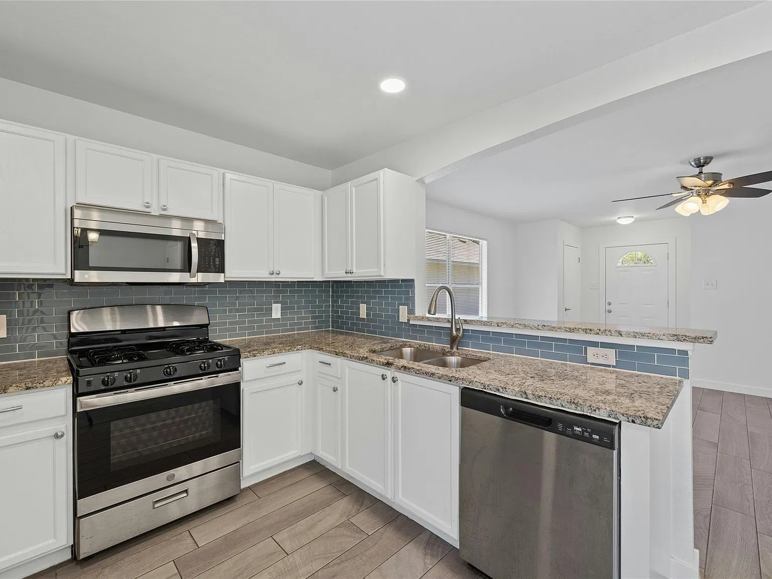 3 bed, 2.0 bath, 1232 sqft, $1,950 — Photo 3