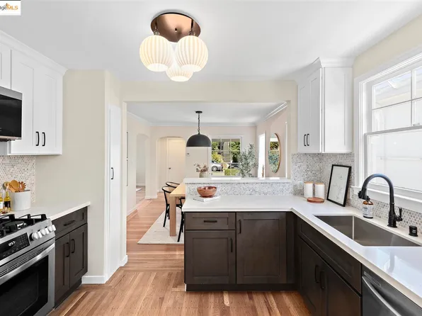 2517 Damuth St, Oakland, CA 94602