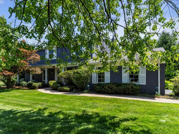3015 High Pointe Ct, Bloomfield Hills, MI 48302