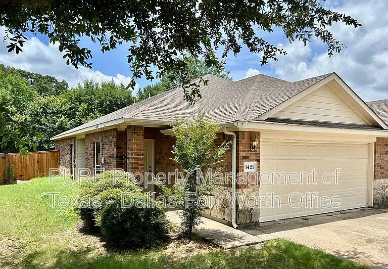 1421 Piedmont Dr — Photo 1