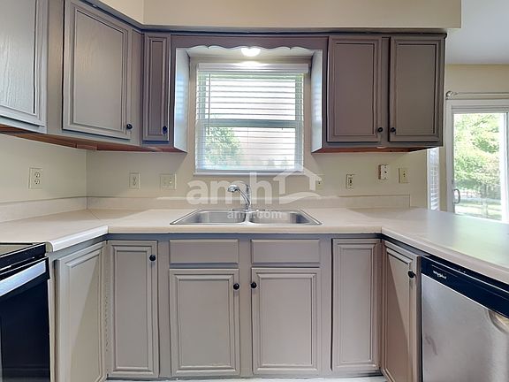 3rd image of 6340 Deermeade Dr