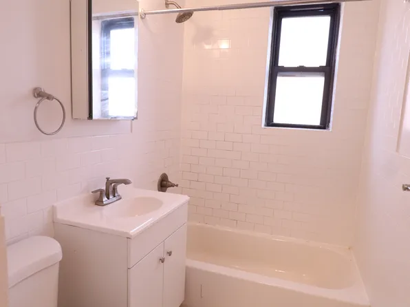 34-15 Parsons Boulevard 7G image 9 of 10