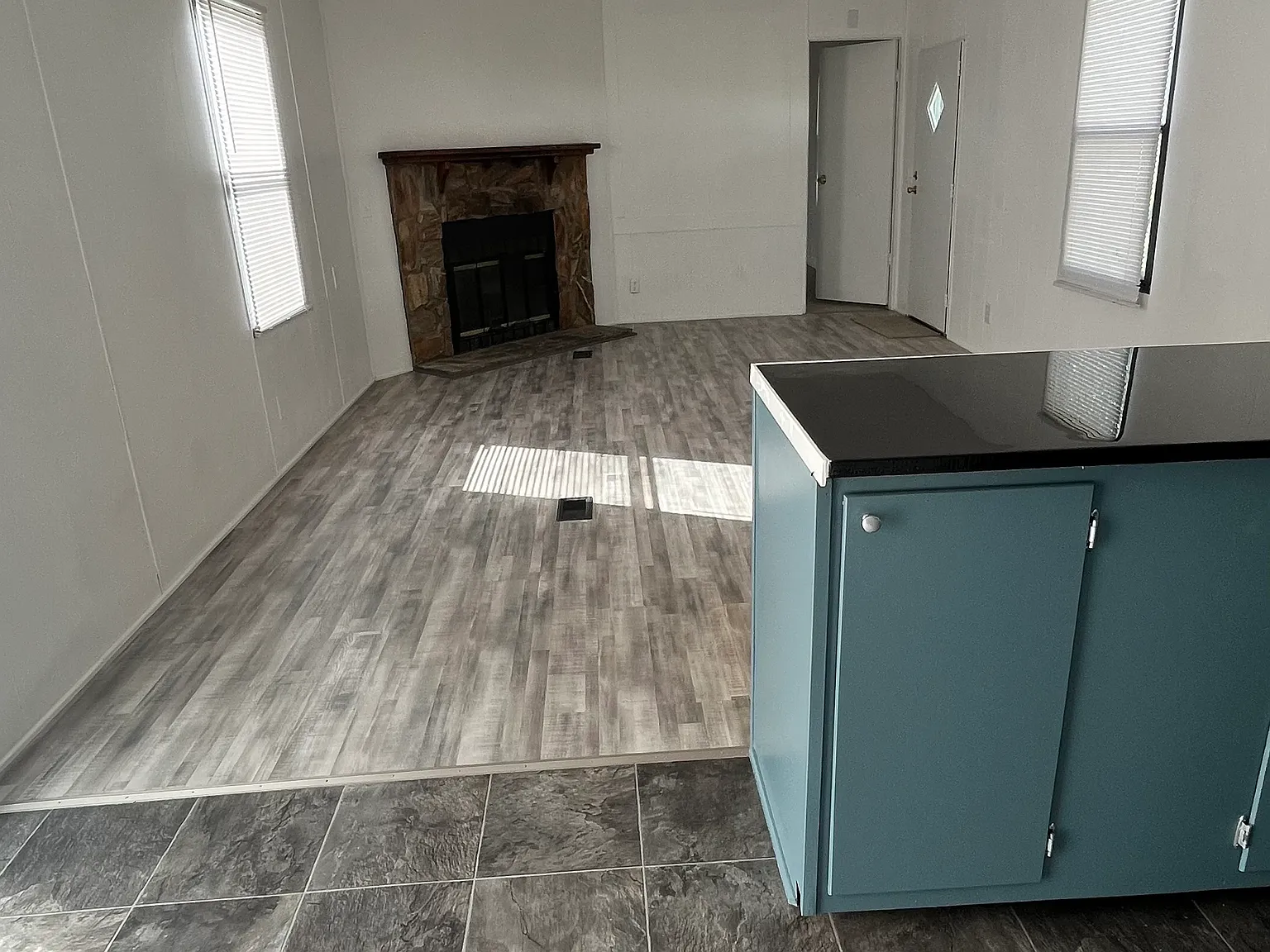 211 Sunset St NW — Photo 2