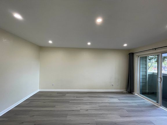 3rd image of 26 Castlecrest Dr