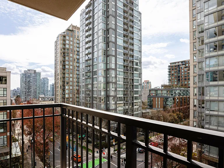989 Richards St #708 — Photo 29