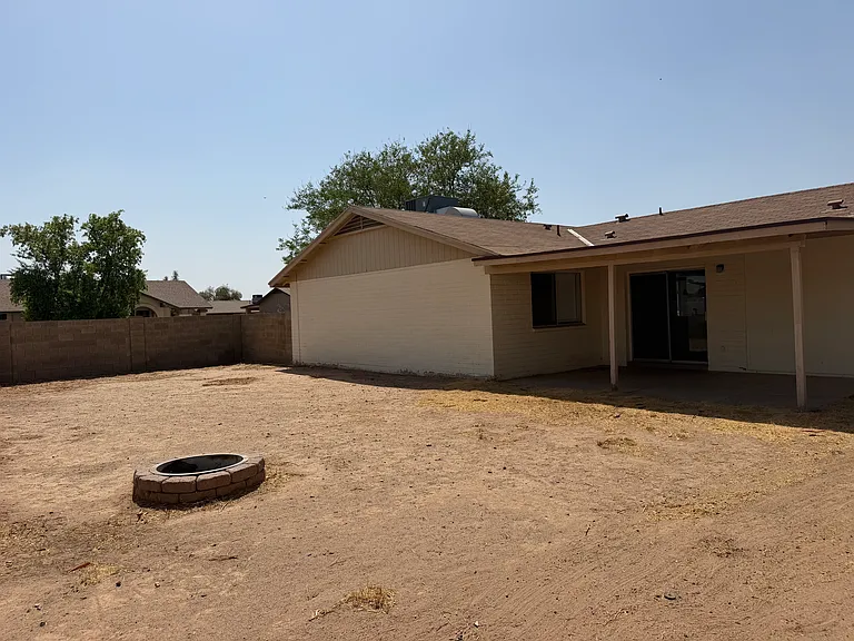 2301 E Butler St — Photo 16