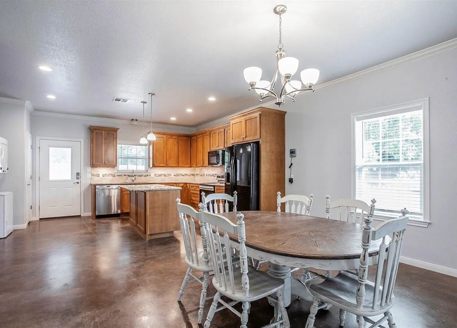3 bed, 1878 sqft, $1,850 — Photo 2