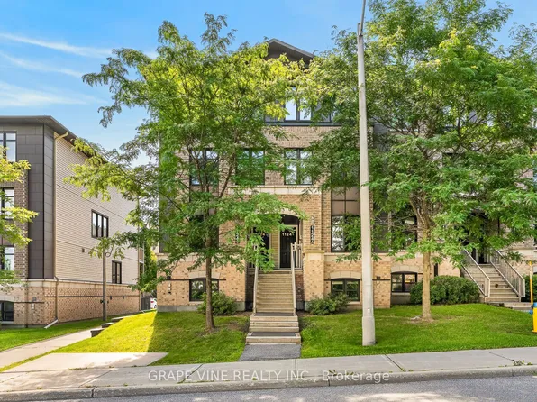 1124 Klondike Rd Unit A, Ottawa, ON K2K 0H2