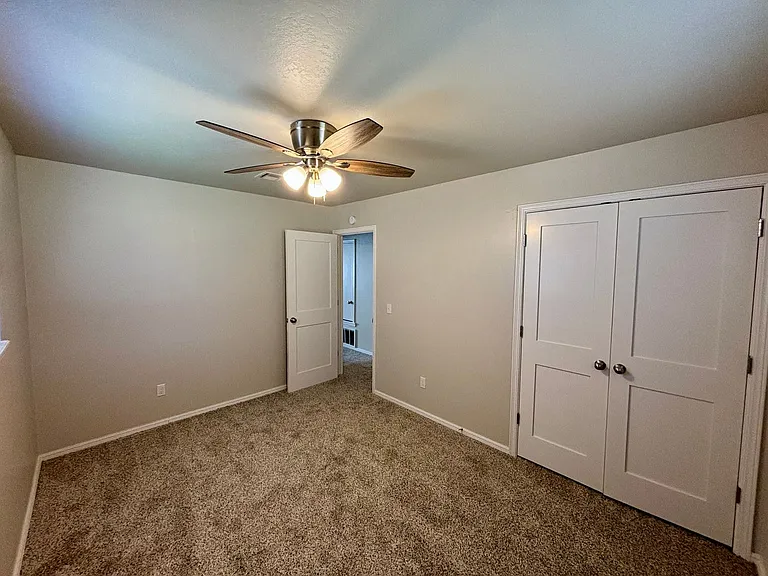 709 Sunset Dr — Photo 12