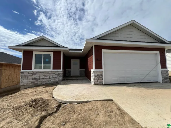 1612 14th St SE, Orange City, IA 51041