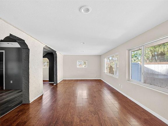 3rd image of 842 Channing Rd