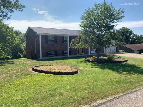 426 Strecker Ln, Marietta, OH 45750