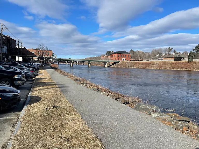 Front street parkign lot and river trail