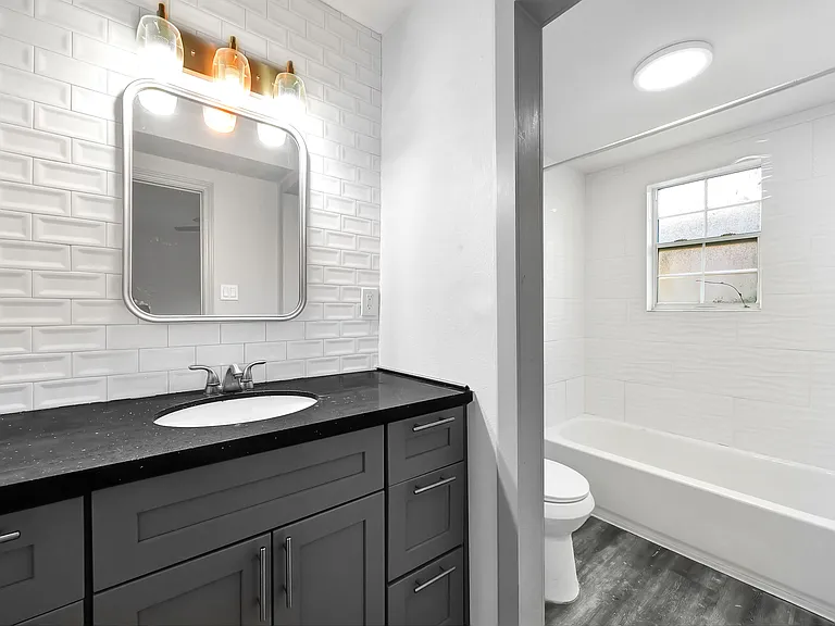 Carrolton Apartments — Photo 3