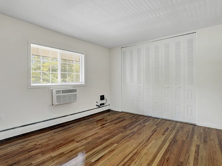 Eastgate Apartments — Photo 6