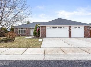 1417 S 78th Ave, Yakima, WA 98908