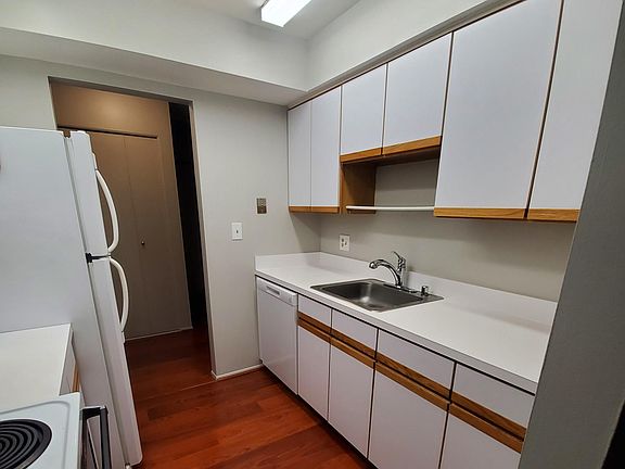 5th image of 758 E Fox Hills Dr #758