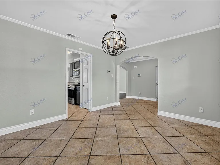 333 Stately Oak Ln — Photo 8