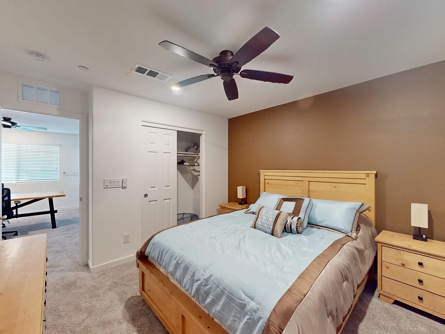 4 bed, 3.5 bath, 2040 sqft, $2,100 — Photo 4