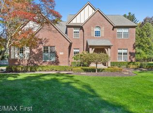 27170 Gardenway Rd, Franklin, MI 48025