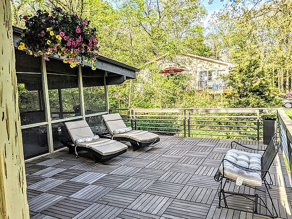 5th image of 575 Lakeshore Dr E