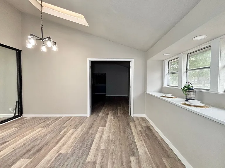 5202 Metcalf — Photo 12