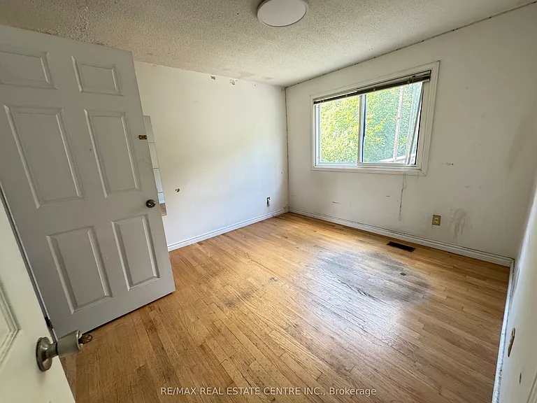 129 Kortright Rd W — Photo 7