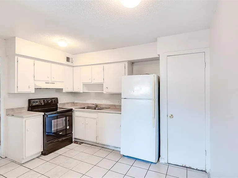 2215 Mission Hill Dr — Photo 6