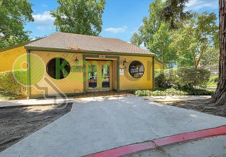 600 Del Verde Cir #2 — Photo 30