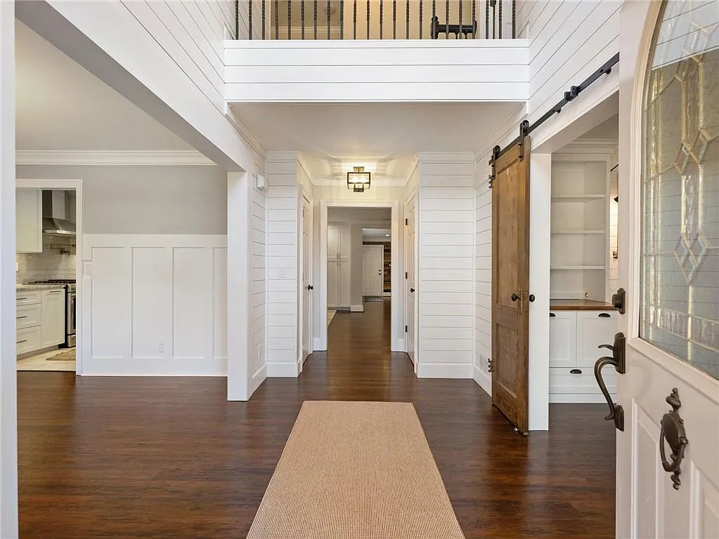 4 bed, 2.5 bath, 3819 sqft, $4,500 — Photo 3