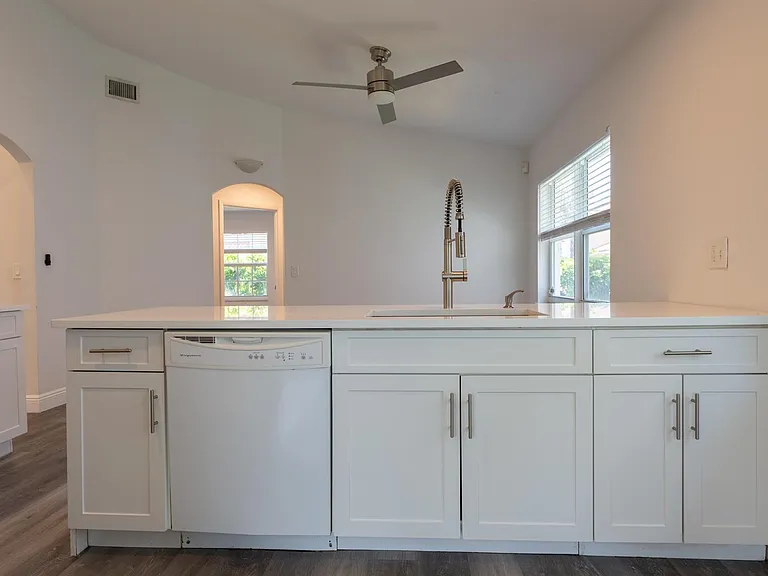 10651 Buttonwood Lake Dr — Photo 6