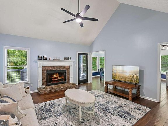 2nd image of 421 Middle Valley Ln