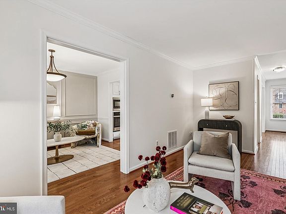3rd image of 2940 Oakborough Sq