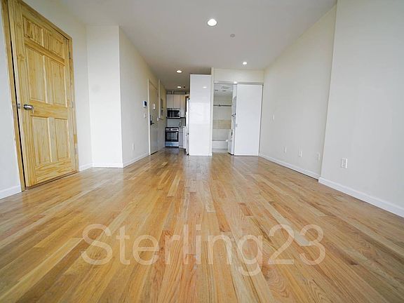 4th image of 2515 Crescent St APT 10A